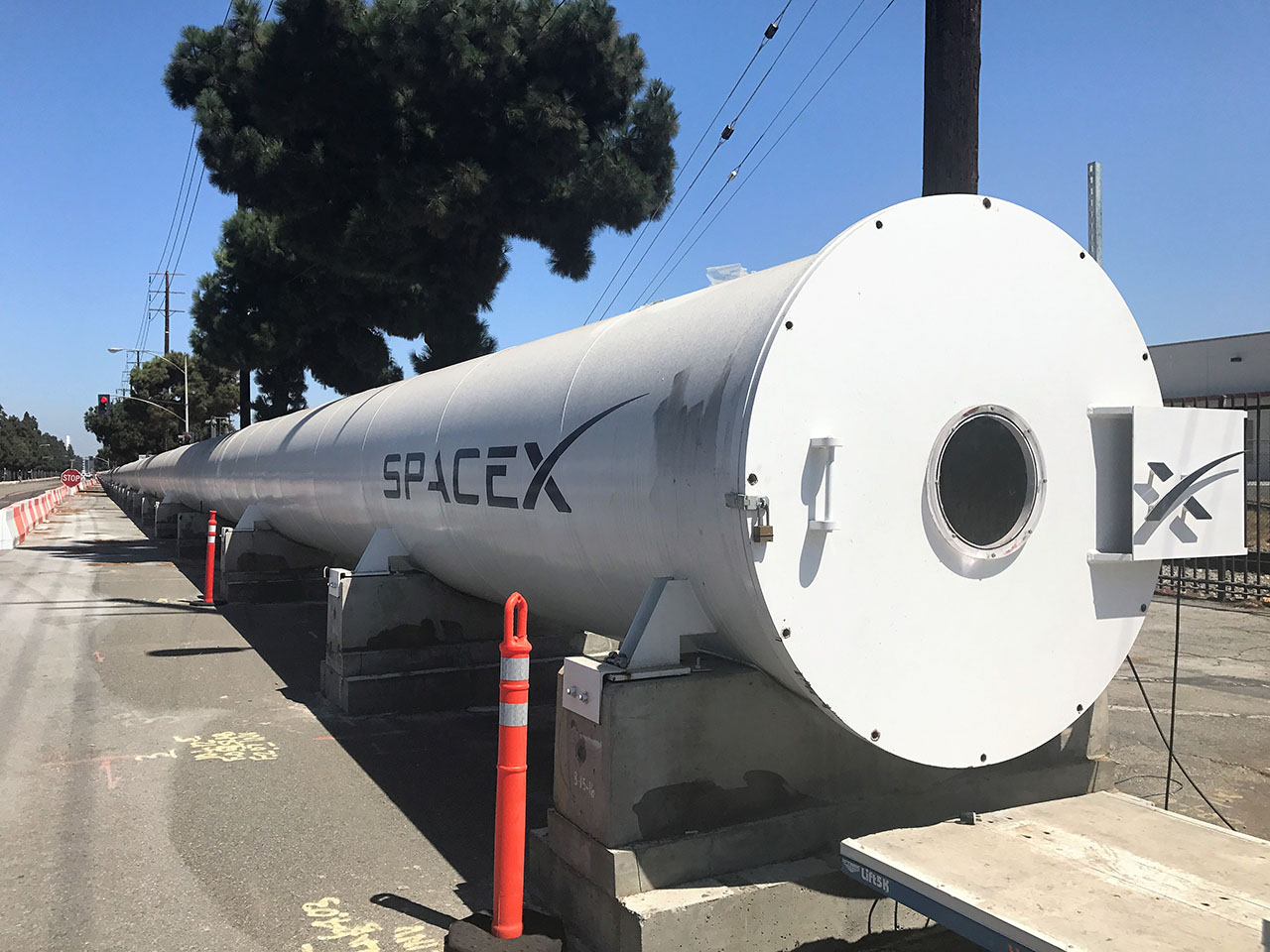 hyperloop tube pic